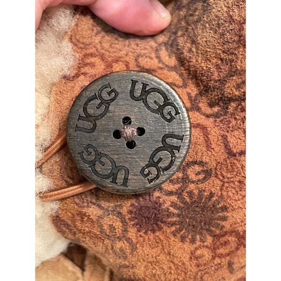 UGG Bailey boots fur lined button pull on logo size women’s 7 tan - Picture 7 of 10